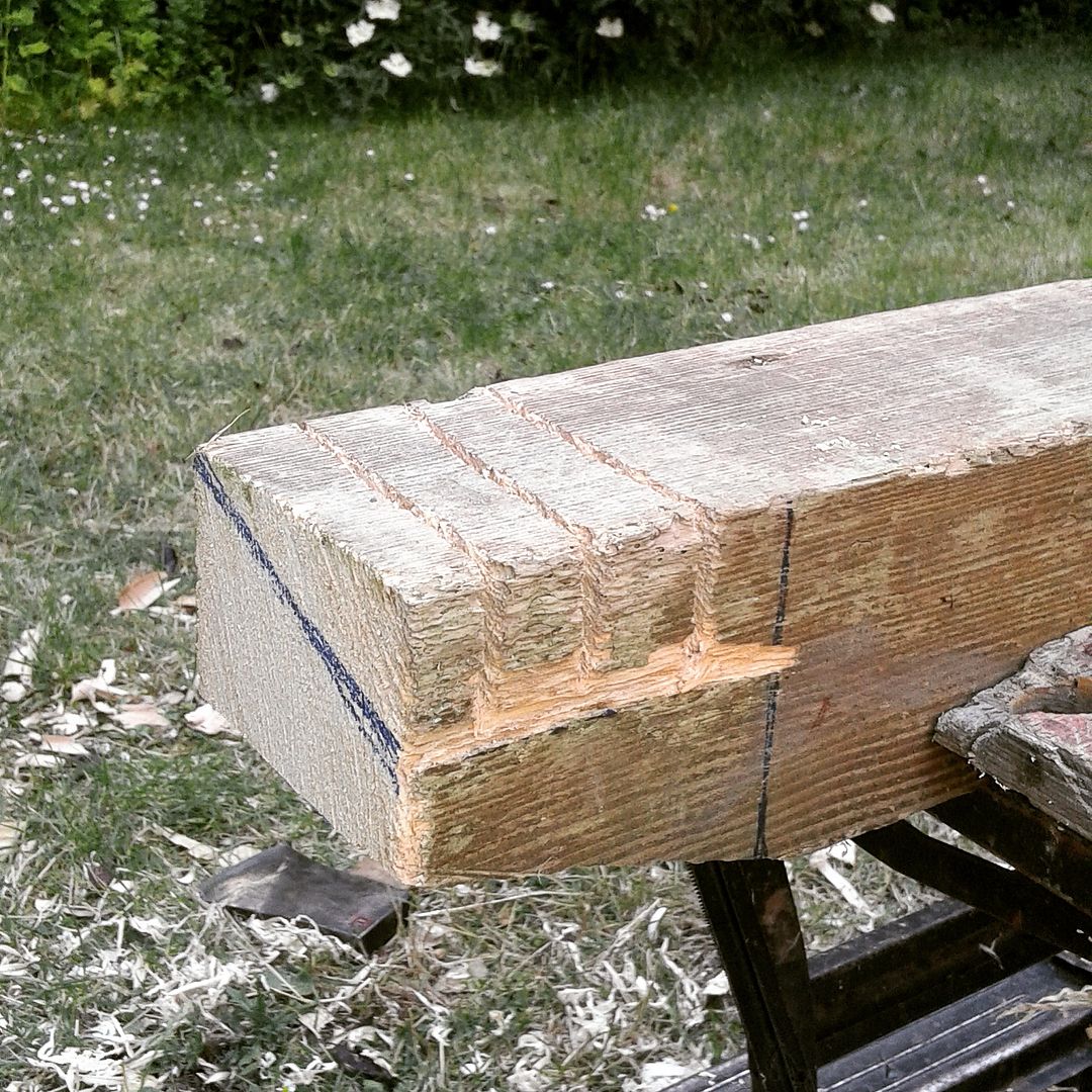 Finishing Cabin Corners With An Axe Half Dovetail Notch Technique